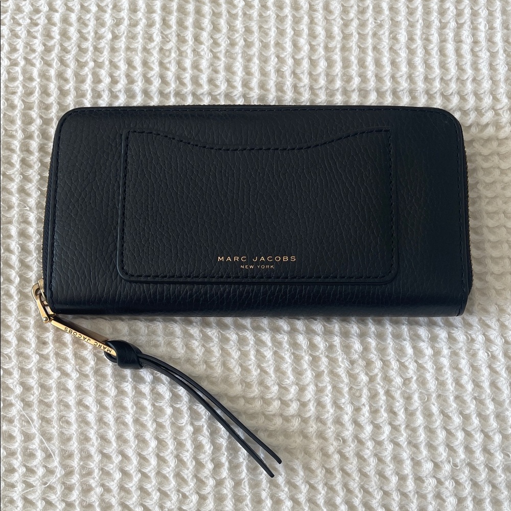 Marc Jacobs Black Leather Zip Wallet
